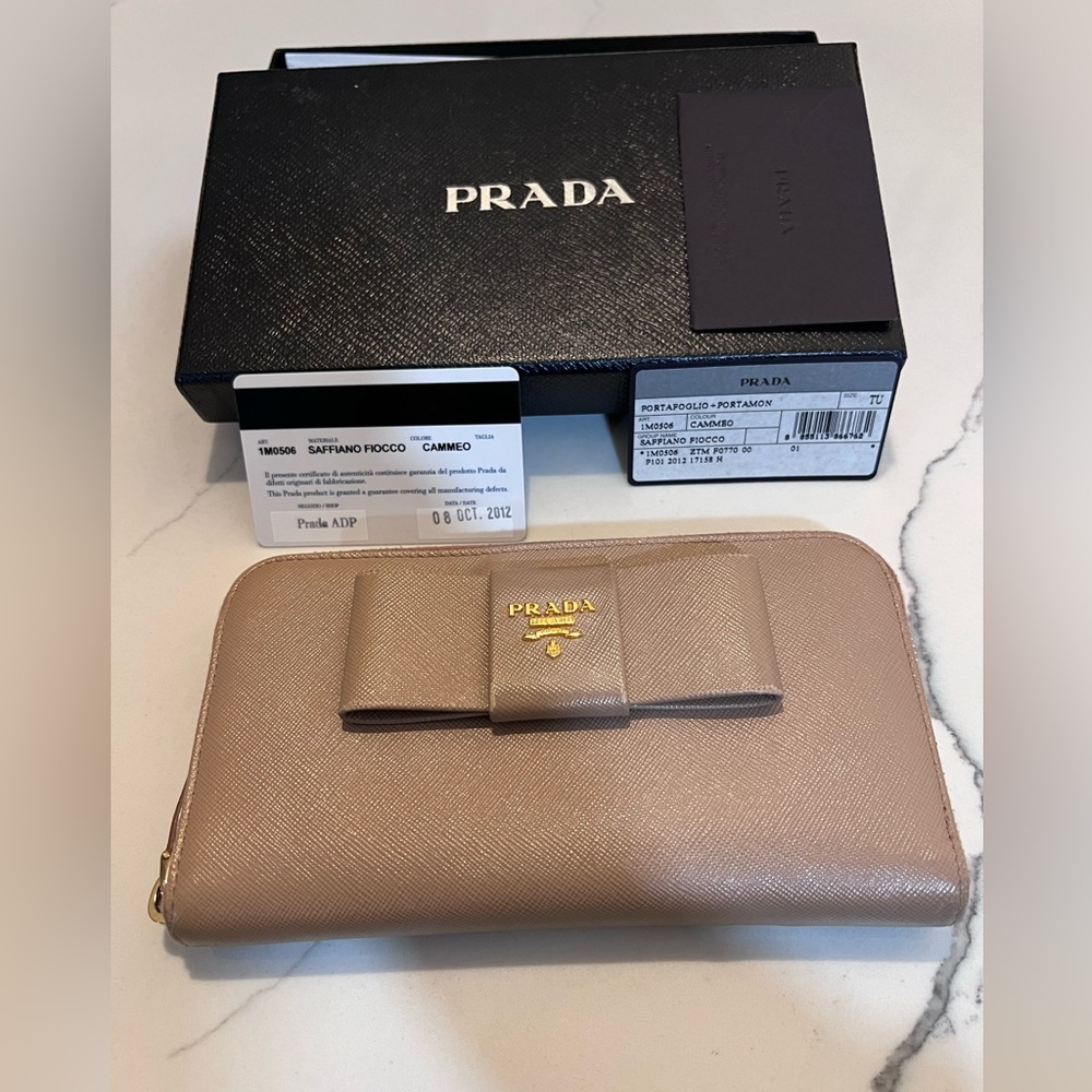 💯Authentic Prada Leather Saffiano Cammeo Wallet